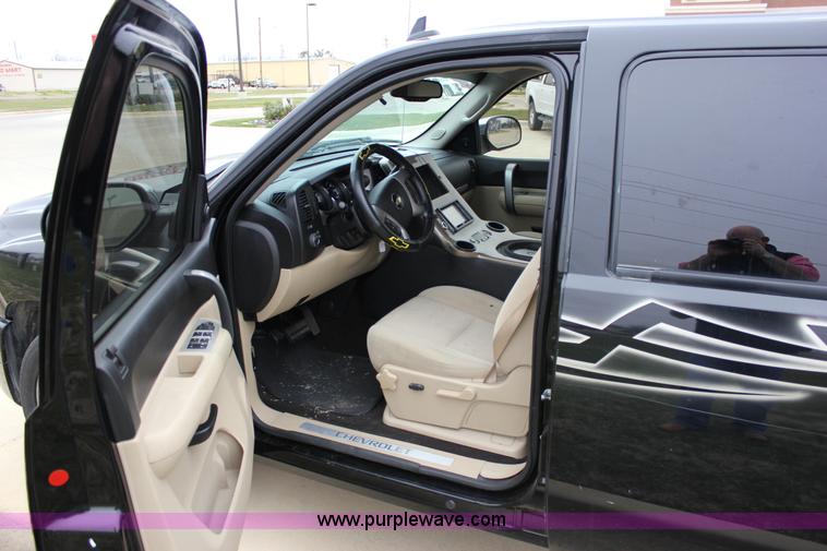 image for item J2306 2009 Chevrolet Silverado 1500 Crew Cab pickup truck