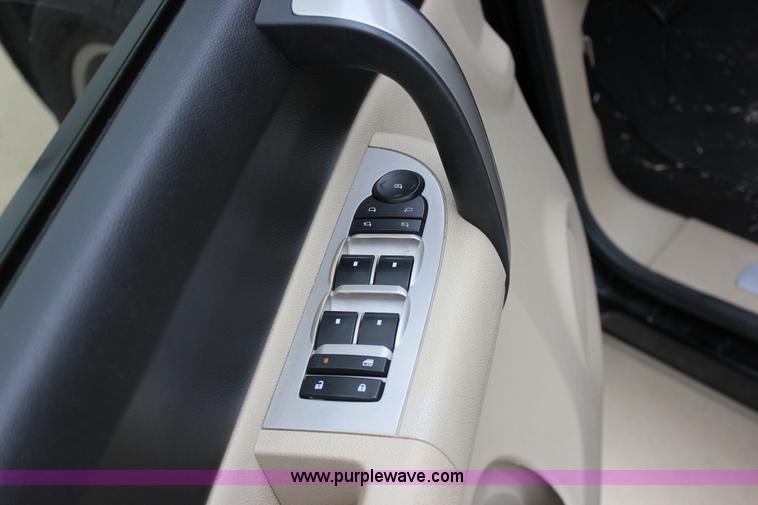 image for item J2306 2009 Chevrolet Silverado 1500 Crew Cab pickup truck