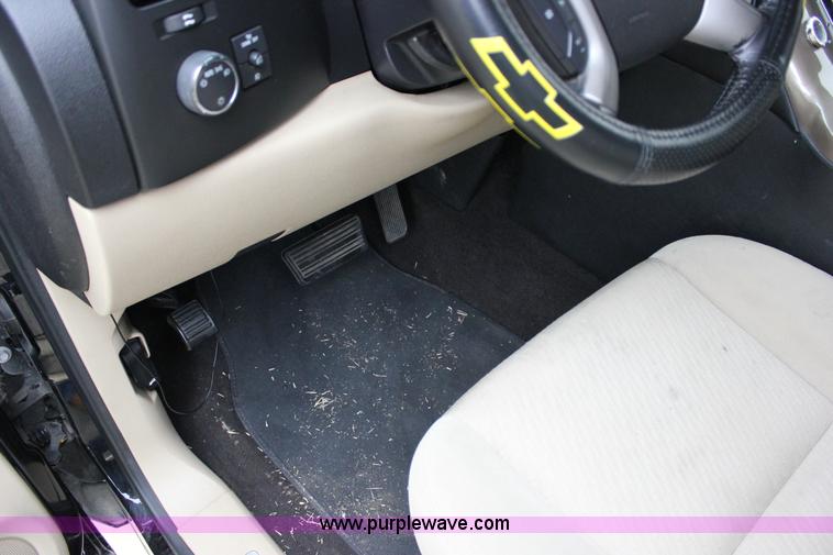 image for item J2306 2009 Chevrolet Silverado 1500 Crew Cab pickup truck