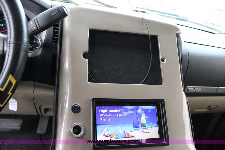 image for item J2306 2009 Chevrolet Silverado 1500 Crew Cab pickup truck