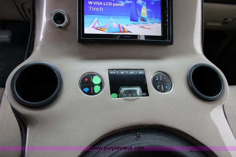 image for item J2306 2009 Chevrolet Silverado 1500 Crew Cab pickup truck