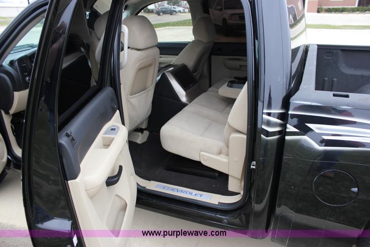 image for item J2306 2009 Chevrolet Silverado 1500 Crew Cab pickup truck