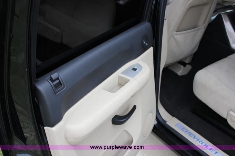 image for item J2306 2009 Chevrolet Silverado 1500 Crew Cab pickup truck