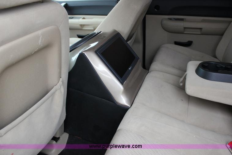 image for item J2306 2009 Chevrolet Silverado 1500 Crew Cab pickup truck