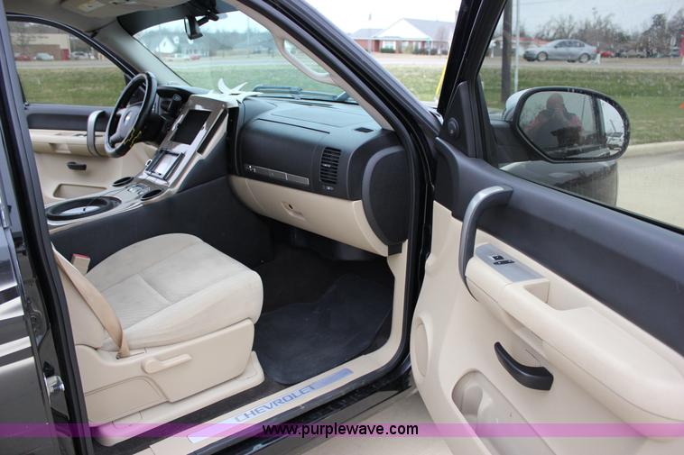 image for item J2306 2009 Chevrolet Silverado 1500 Crew Cab pickup truck