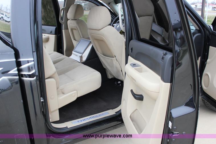 image for item J2306 2009 Chevrolet Silverado 1500 Crew Cab pickup truck