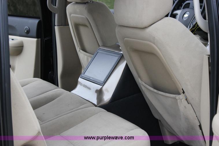 image for item J2306 2009 Chevrolet Silverado 1500 Crew Cab pickup truck