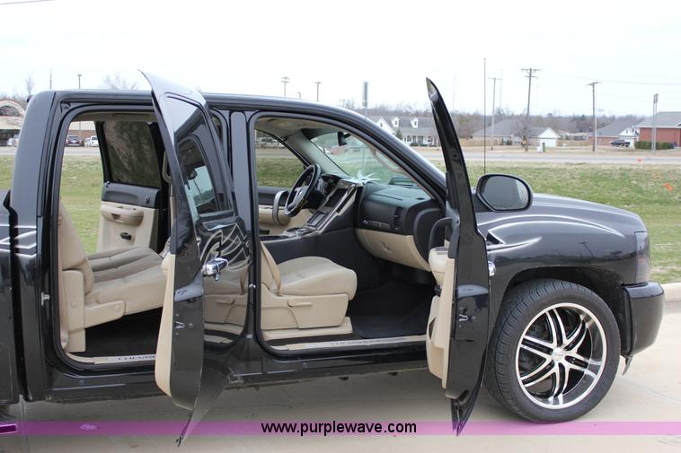 image for item J2306 2009 Chevrolet Silverado 1500 Crew Cab pickup truck