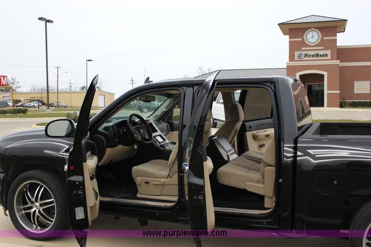 image for item J2306 2009 Chevrolet Silverado 1500 Crew Cab pickup truck