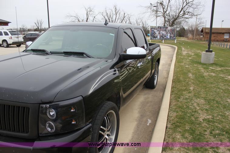 image for item J2306 2009 Chevrolet Silverado 1500 Crew Cab pickup truck