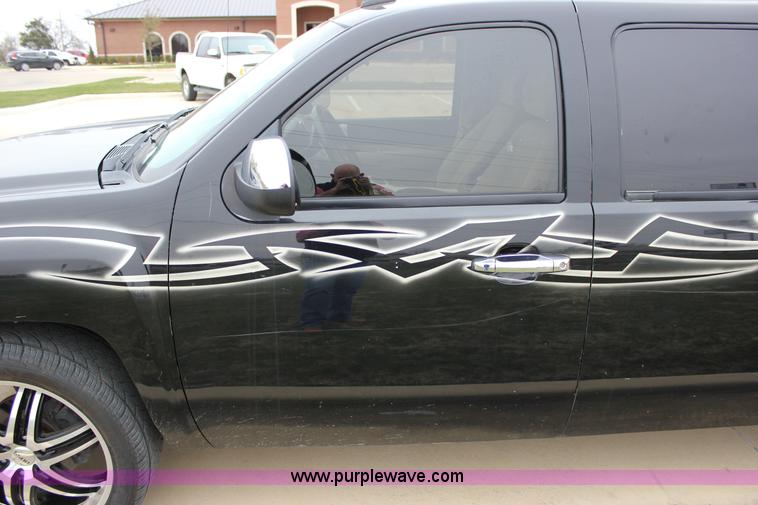 image for item J2306 2009 Chevrolet Silverado 1500 Crew Cab pickup truck