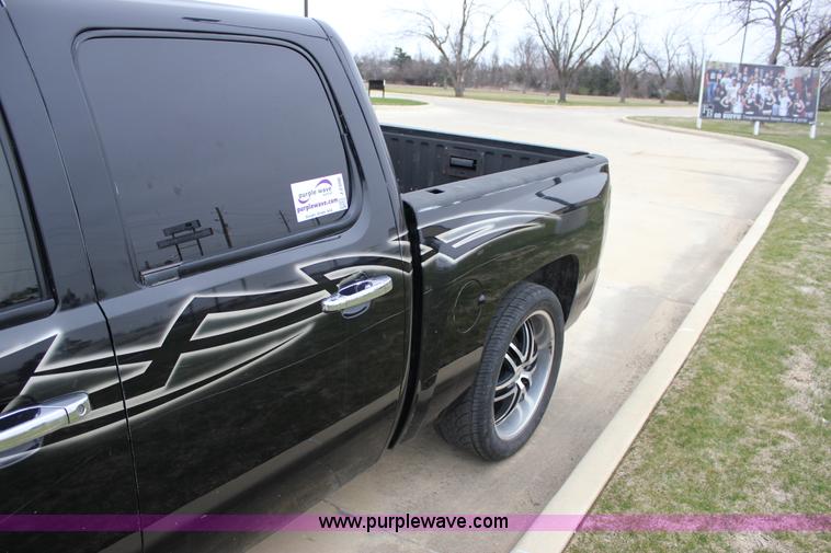 image for item J2306 2009 Chevrolet Silverado 1500 Crew Cab pickup truck