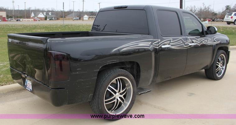 image for item J2306 2009 Chevrolet Silverado 1500 Crew Cab pickup truck