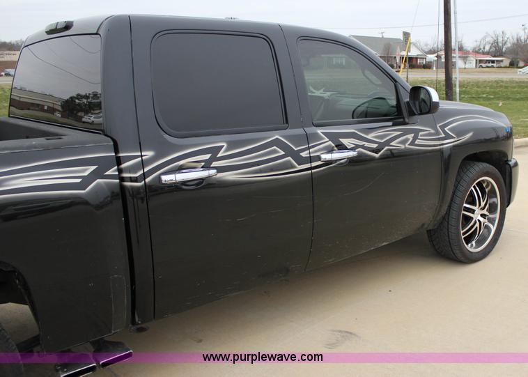 image for item J2306 2009 Chevrolet Silverado 1500 Crew Cab pickup truck
