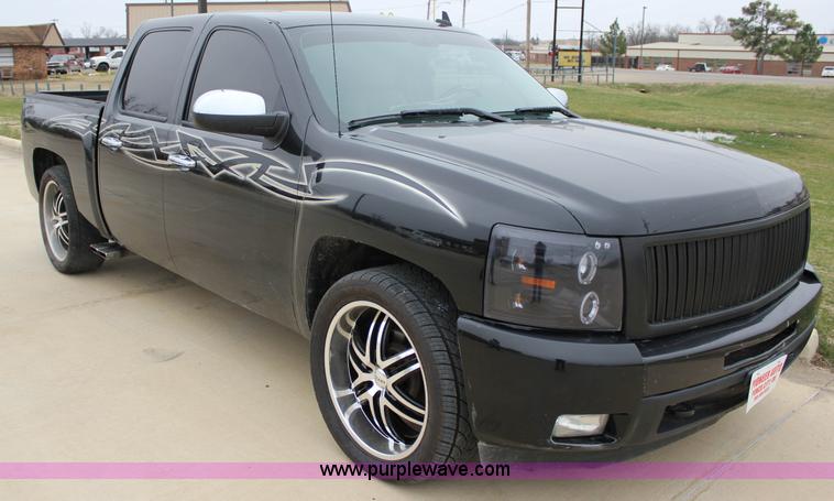 image for item J2306 2009 Chevrolet Silverado 1500 Crew Cab pickup truck