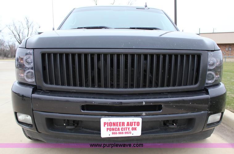 image for item J2306 2009 Chevrolet Silverado 1500 Crew Cab pickup truck