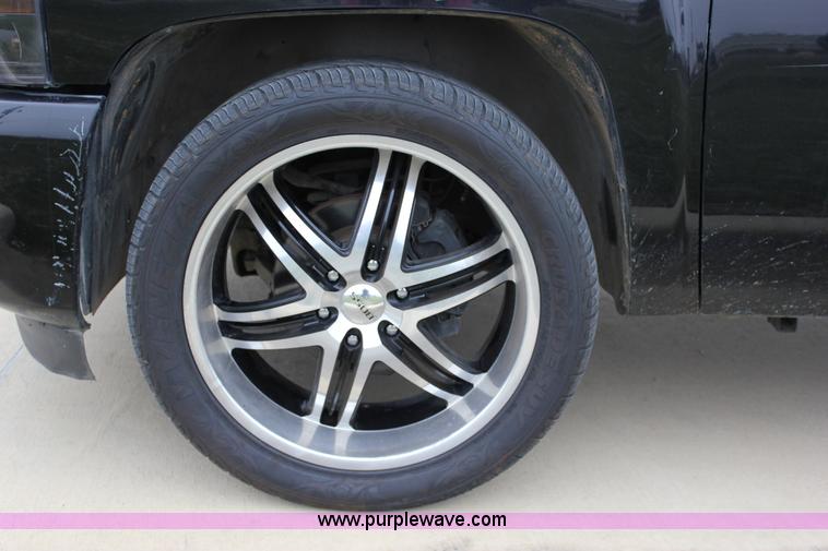 image for item J2306 2009 Chevrolet Silverado 1500 Crew Cab pickup truck