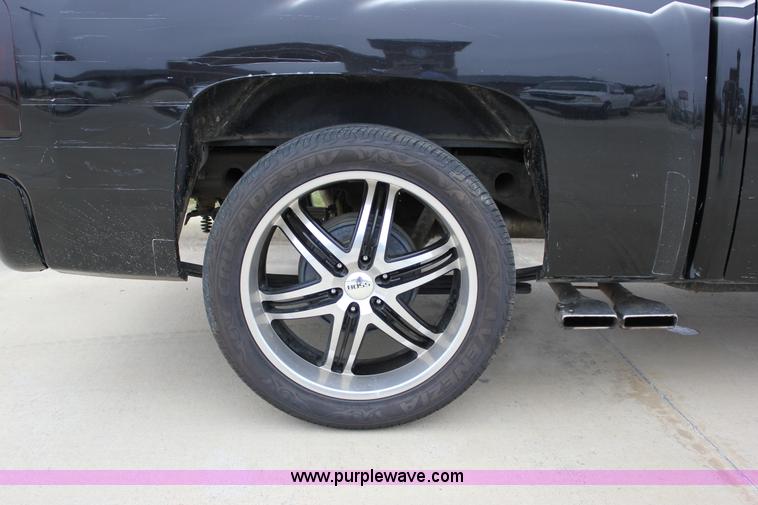 image for item J2306 2009 Chevrolet Silverado 1500 Crew Cab pickup truck