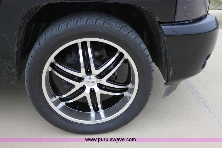 image for item J2306 2009 Chevrolet Silverado 1500 Crew Cab pickup truck