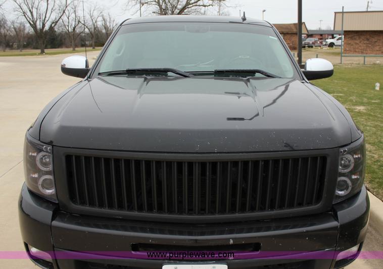 image for item J2306 2009 Chevrolet Silverado 1500 Crew Cab pickup truck