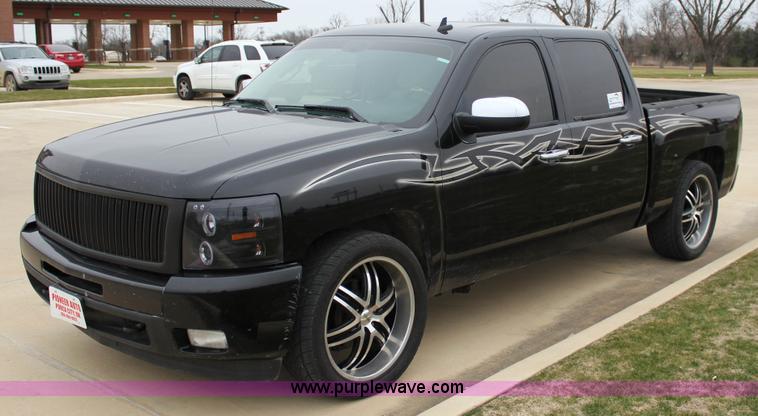 image for item J2306 2009 Chevrolet Silverado 1500 Crew Cab pickup truck