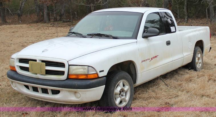 image for item J2307 1998 Dodge Dakota Sport Club Cab pickup truck