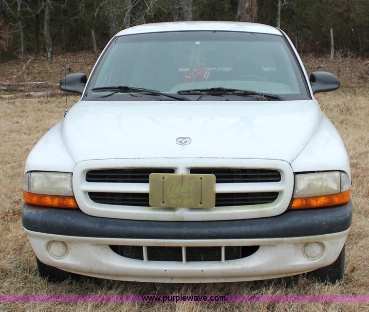 image for item J2307 1998 Dodge Dakota Sport Club Cab pickup truck