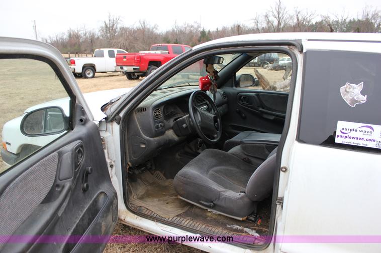 image for item J2307 1998 Dodge Dakota Sport Club Cab pickup truck