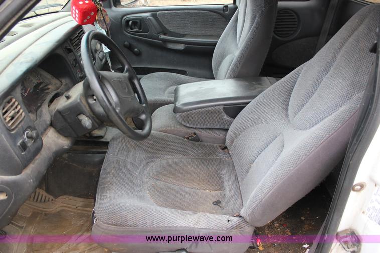 image for item J2307 1998 Dodge Dakota Sport Club Cab pickup truck