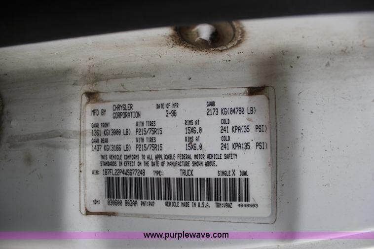 image for item J2307 1998 Dodge Dakota Sport Club Cab pickup truck