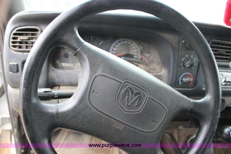 image for item J2307 1998 Dodge Dakota Sport Club Cab pickup truck