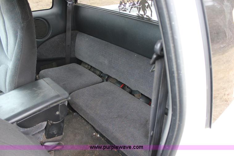 image for item J2307 1998 Dodge Dakota Sport Club Cab pickup truck