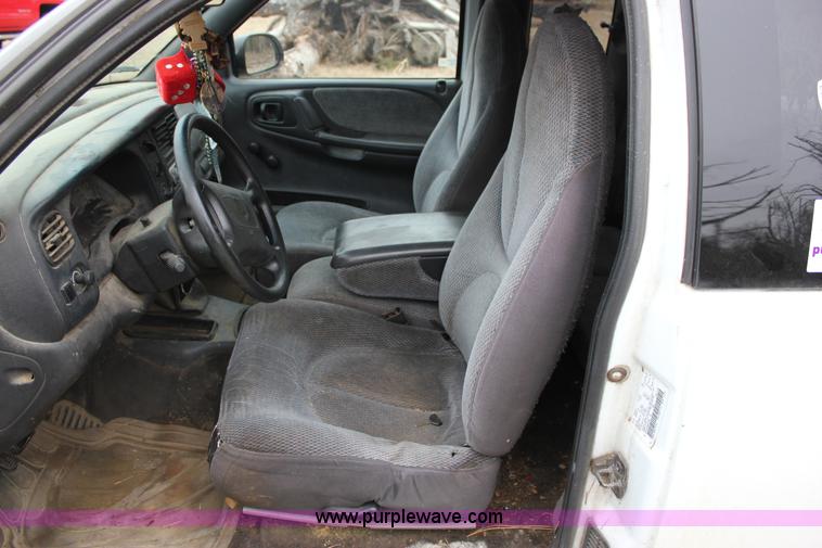 image for item J2307 1998 Dodge Dakota Sport Club Cab pickup truck