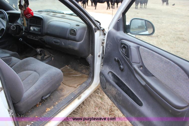 image for item J2307 1998 Dodge Dakota Sport Club Cab pickup truck