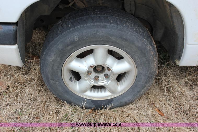 image for item J2307 1998 Dodge Dakota Sport Club Cab pickup truck