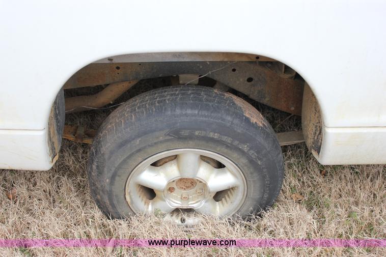 image for item J2307 1998 Dodge Dakota Sport Club Cab pickup truck