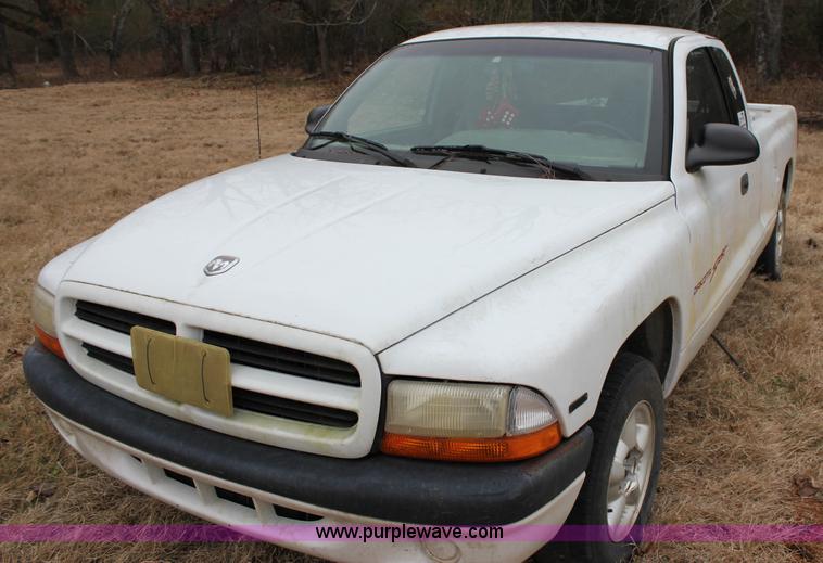 image for item J2307 1998 Dodge Dakota Sport Club Cab pickup truck