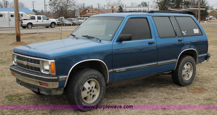 image for item J2310 1991 Chevrolet S10 Blazer Tahoe SUV
