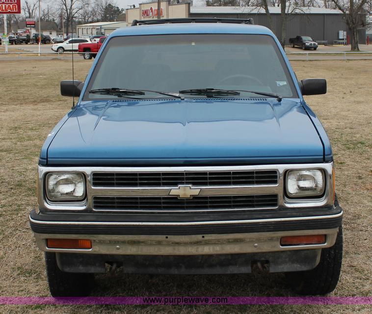 image for item J2310 1991 Chevrolet S10 Blazer Tahoe SUV