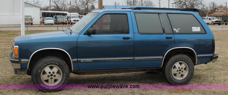 image for item J2310 1991 Chevrolet S10 Blazer Tahoe SUV