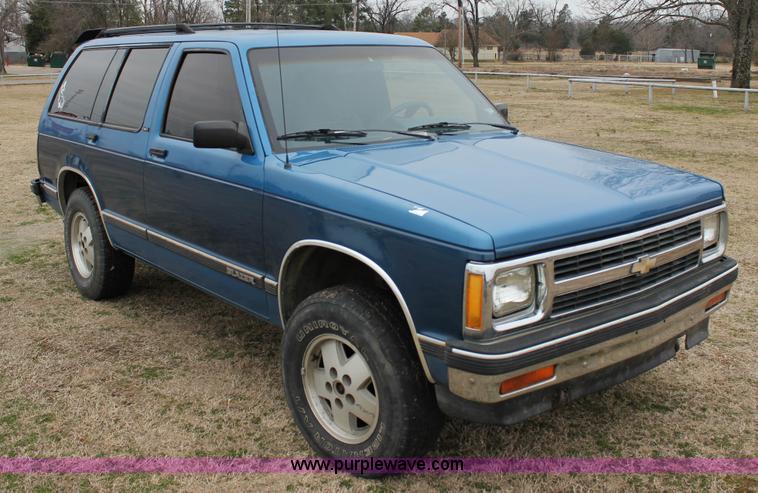 image for item J2310 1991 Chevrolet S10 Blazer Tahoe SUV