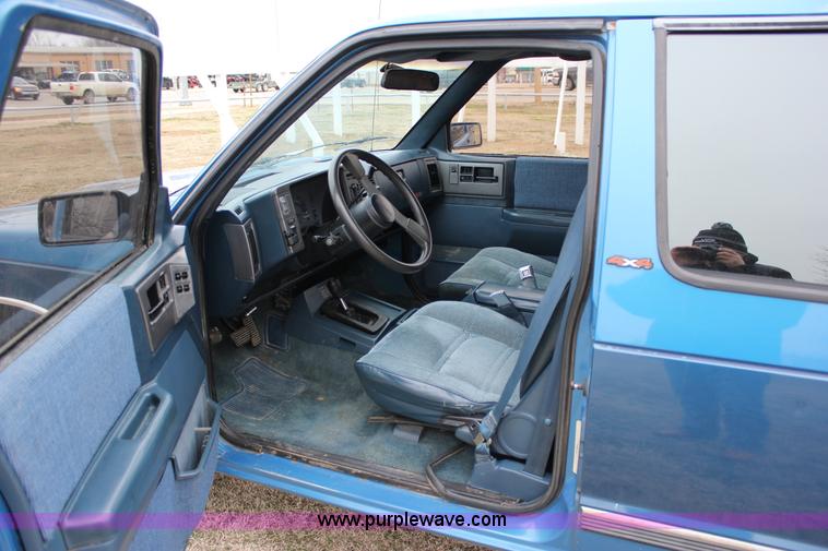 image for item J2310 1991 Chevrolet S10 Blazer Tahoe SUV