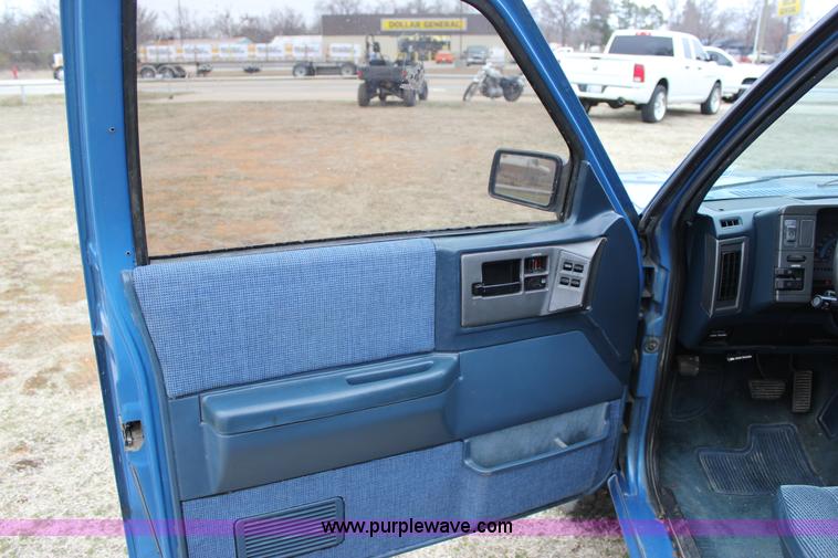 image for item J2310 1991 Chevrolet S10 Blazer Tahoe SUV