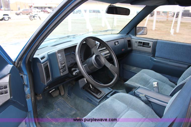 image for item J2310 1991 Chevrolet S10 Blazer Tahoe SUV