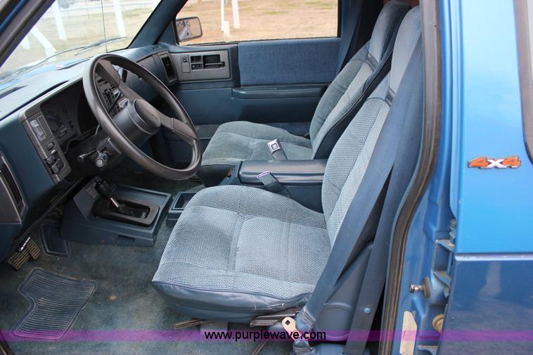 image for item J2310 1991 Chevrolet S10 Blazer Tahoe SUV