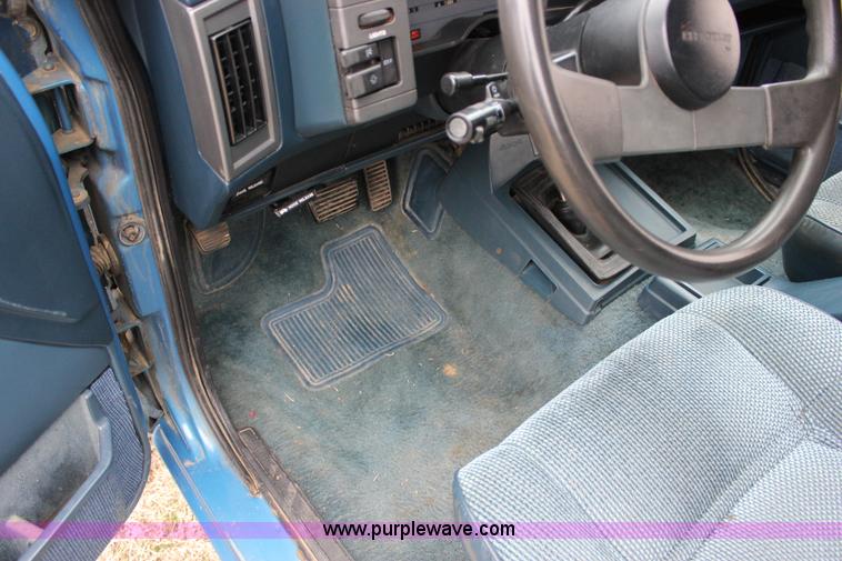 image for item J2310 1991 Chevrolet S10 Blazer Tahoe SUV