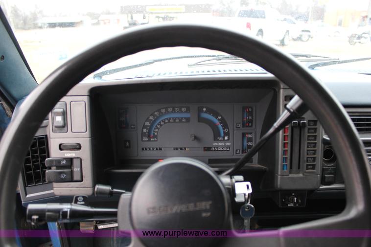 image for item J2310 1991 Chevrolet S10 Blazer Tahoe SUV