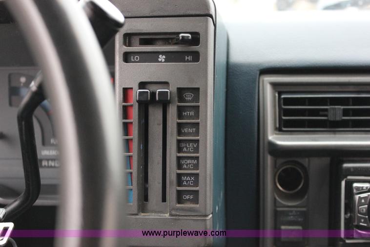 image for item J2310 1991 Chevrolet S10 Blazer Tahoe SUV