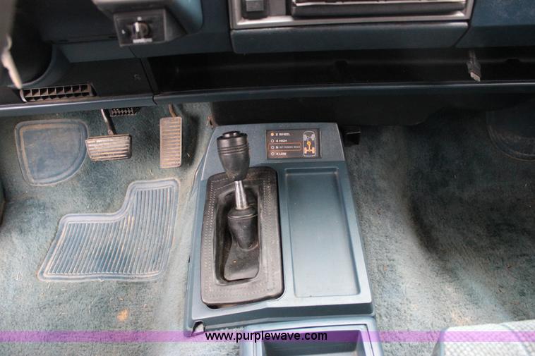 image for item J2310 1991 Chevrolet S10 Blazer Tahoe SUV