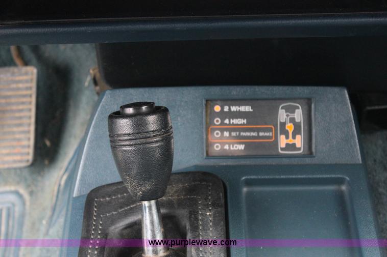 image for item J2310 1991 Chevrolet S10 Blazer Tahoe SUV